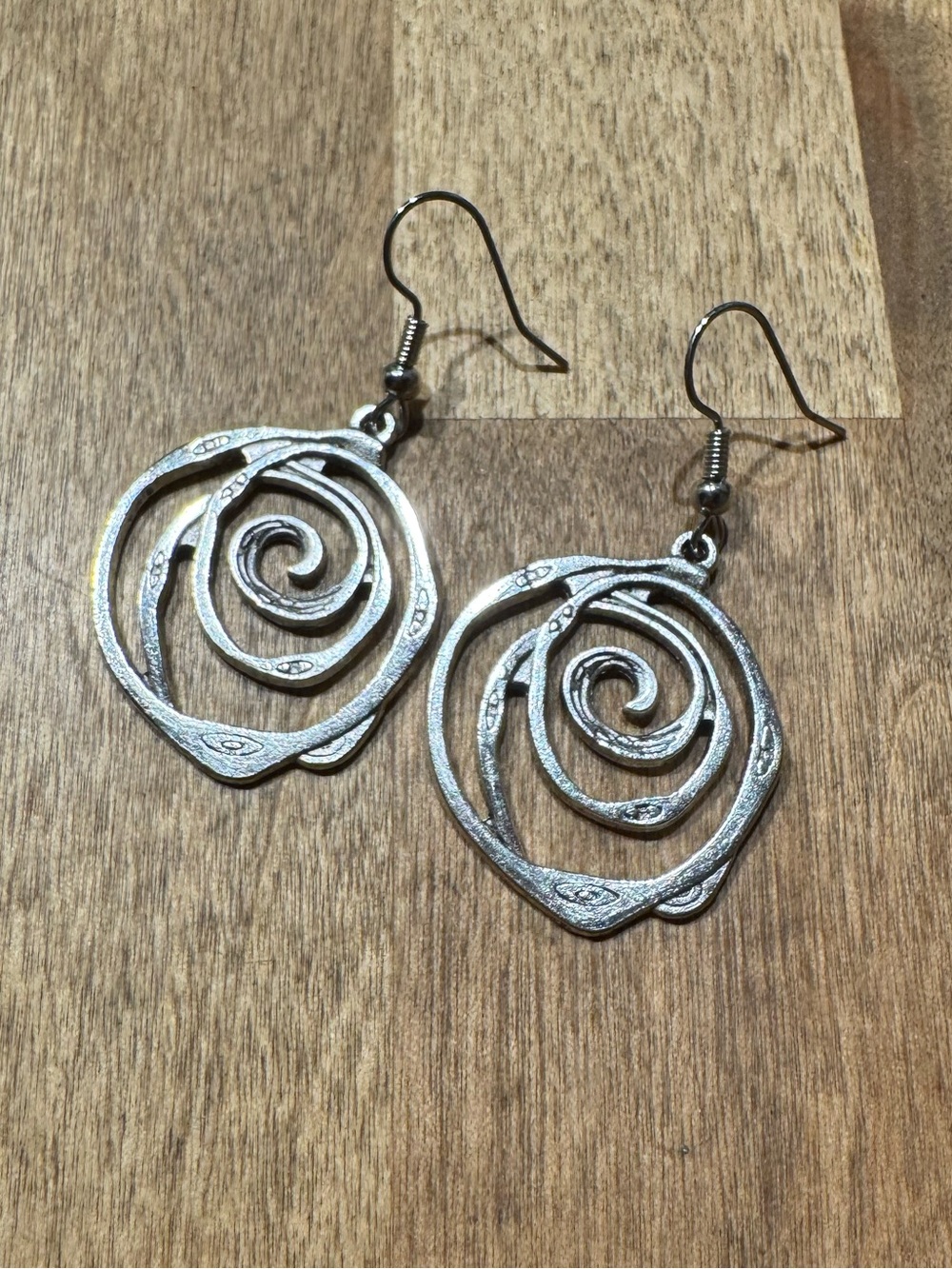 NWT Spiral Swirl/ Flower Drop Earrings in Silver